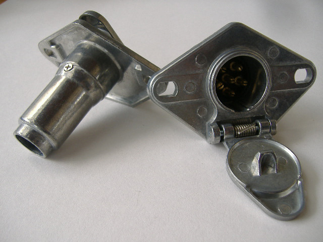 6 Pole Round Vehicle End Aluminum Die Cast Connector